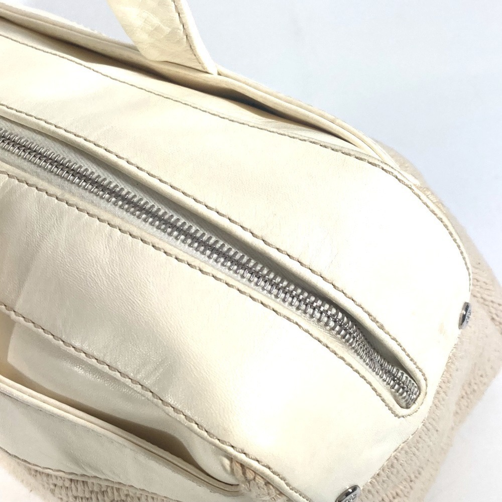 CHANEL Cream Leather Logo Shoulder Bag - Picture 15 of 16